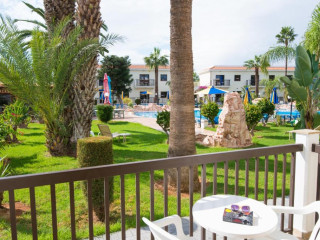 Loutsiana Deluxe Apartments
