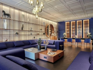 LUC, AUTOGRAPH COLLECTION