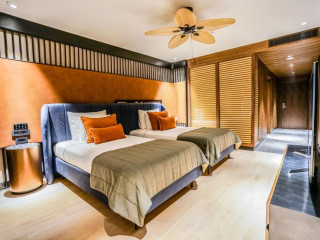 Lujo Hotel