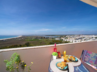 Luna Alvor Bay