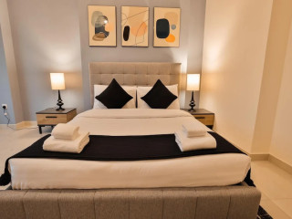 Luxe 1Bed Apt - Balcony & View