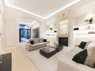 LUXUEUSE MAISON DE VILLE PARFAITE PLACE