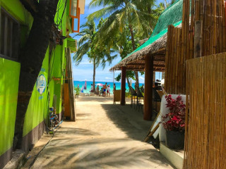 Luxx Boutique Boracay
