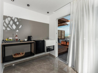 Lymberia Hotel