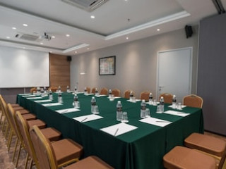 M PALACE HOTEL