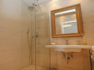 MADONNA DE' MONTI SUITES