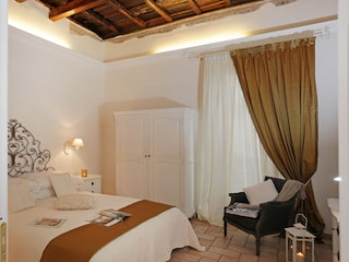 MADONNA DE' MONTI SUITES