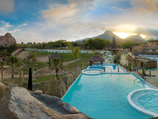 Magic Natura Animal, Waterpark Polynesian Lodge Resort