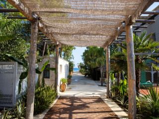 MAKO Sea & Suites