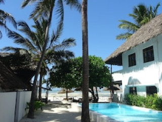 MAKUTI BEACH BUNGALOWS