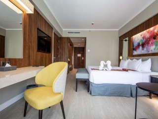 Mandarin Bay Resort and Spa