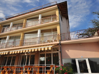 Manolovi Guest House