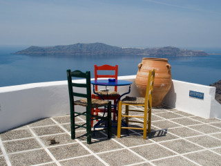Manos Small World Santorini