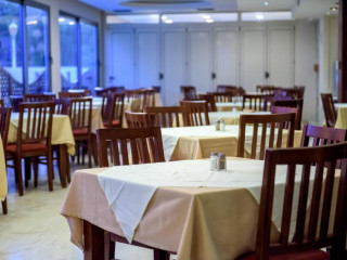 Manousos City Hotel