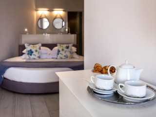 MAR n MAR Crown Hotel & Suites
