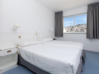 LIVVO Los Calderones - Adults recommended