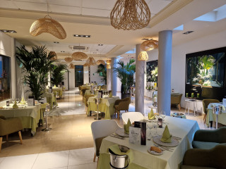 Krabi Inn & Omm Hotel