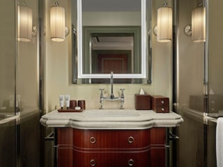 MAXWELL RESERVE SINGAPORE AUTOGRAPH COLLECTION