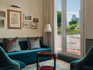 MAXWELL RESERVE SINGAPORE AUTOGRAPH COLLECTION