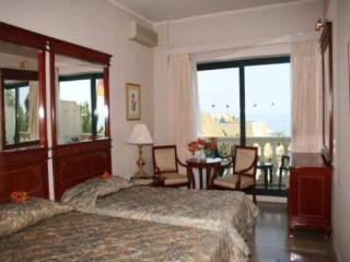 SUMMER DREAM HOTEL
