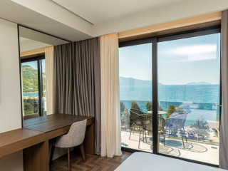 Mazarine Hotel