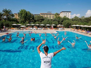 MC MAHBERI BEACH HOTEL