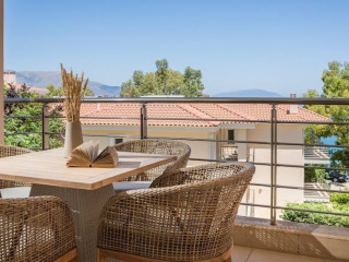 Meliti Waterfront Suites