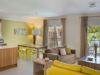 Meliti Waterfront Suites