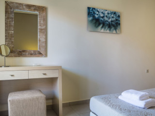 Meliti Waterfront Suites