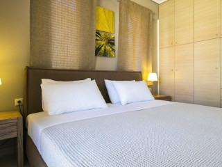 Meliti Waterfront Suites