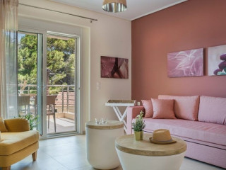 Meliti Waterfront Suites