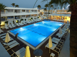 Melpo Antia Hotel & Suites