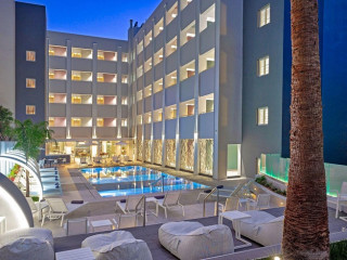 MELROSE HOTEL