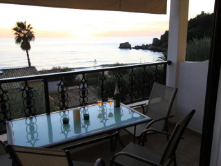 Menigos Resort