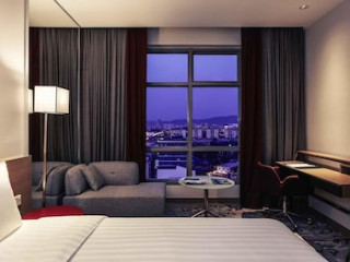 MERCURE KUALA LUMPUR SHAW PARADE