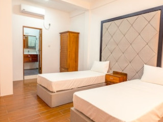 METRO PORT CITY HOTEL