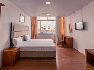 METRO PORT CITY HOTEL