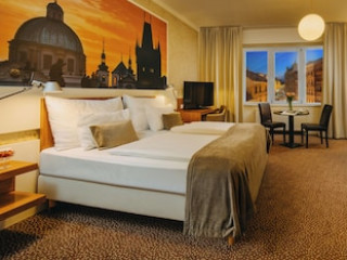 METROPOLITAN OLD TOWN