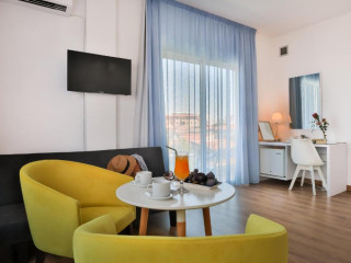 Mikes Kanarium Hotel