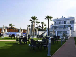 MIMOZA BEACH HOTEL