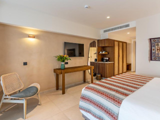 MINOS AMBASSADOR ALL SUITES & SPA Adults only 16+