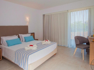 MINOS APARTHOTEL