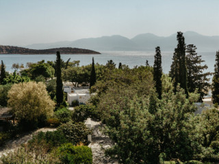 MINOS BEACH ART  HOTEL
