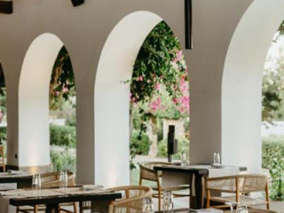 MINOS BEACH ART HOTEL