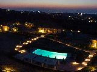 MINT RETREAT SUITES