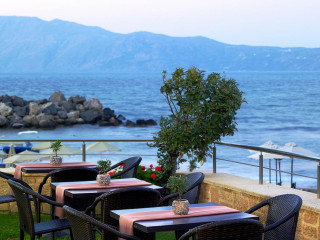 MOLOS BAY