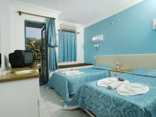 MONTA VERDE HOTEL AND VILLAS