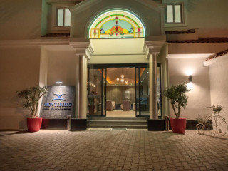 MONTEBELLO DELUXE HOTEL