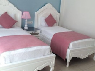 MONTEBELLO DELUXE HOTEL