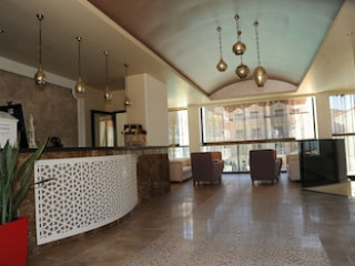 MONTEBELLO DELUXE HOTEL